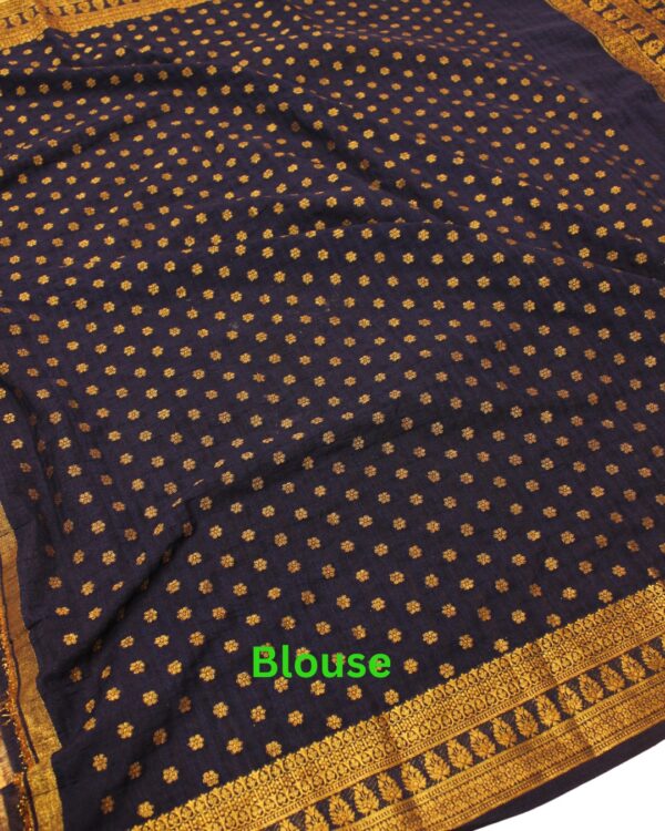 Zari Woven Rich Pallu and Border Plain Crush Crepe Saree - Image 5