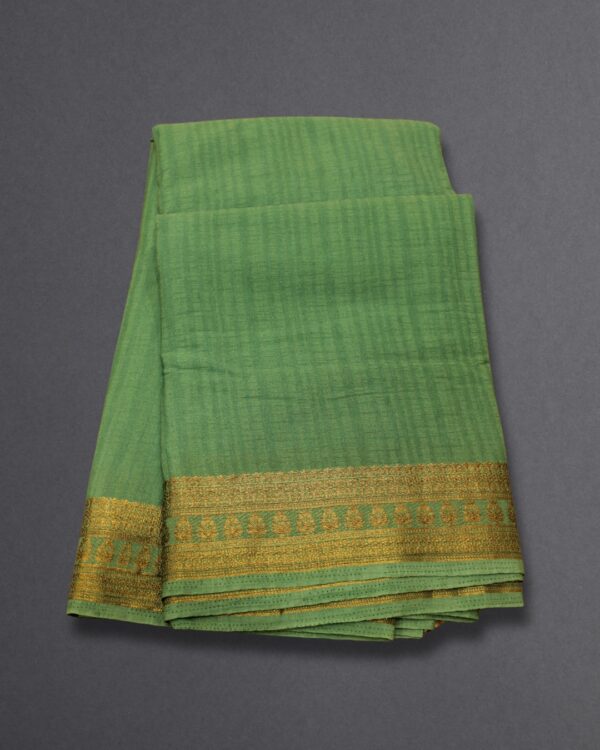 Zari Woven Rich Pallu and Border Plain Crush Crepe Saree - Image 7