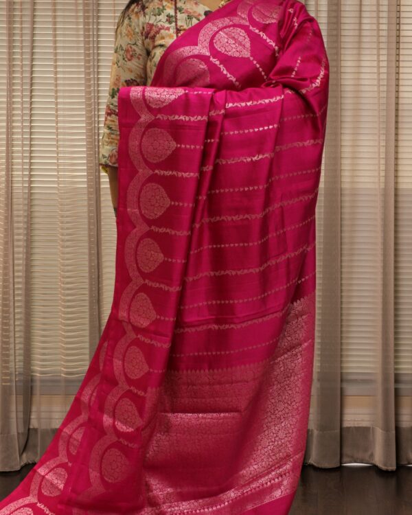 Pure Chiniya Silk Zari Vertical Stripes & Scallop Border Banaras Saree