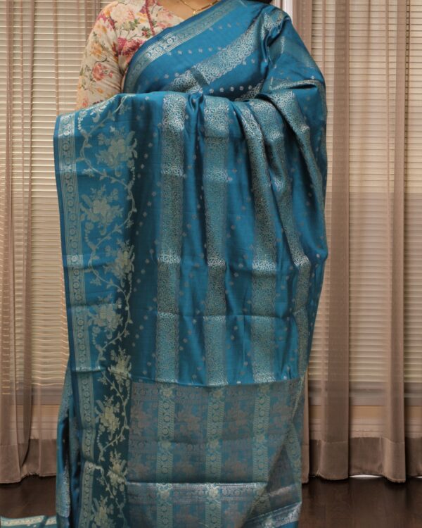 Pure Chiniya Silk Zari Horizontal Jaal Banaras Saree - Image 4