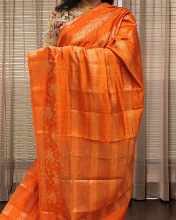Pure Chiniya Silk Zari Horizontal Jaal Banaras Saree - Image 5