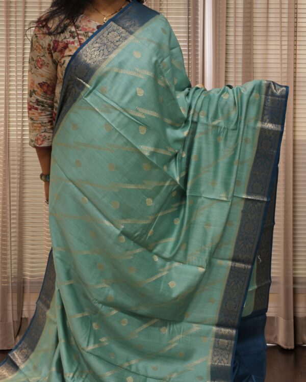 Pure Chiniya Silk Diagonal Zari Buttas Banaras Saree