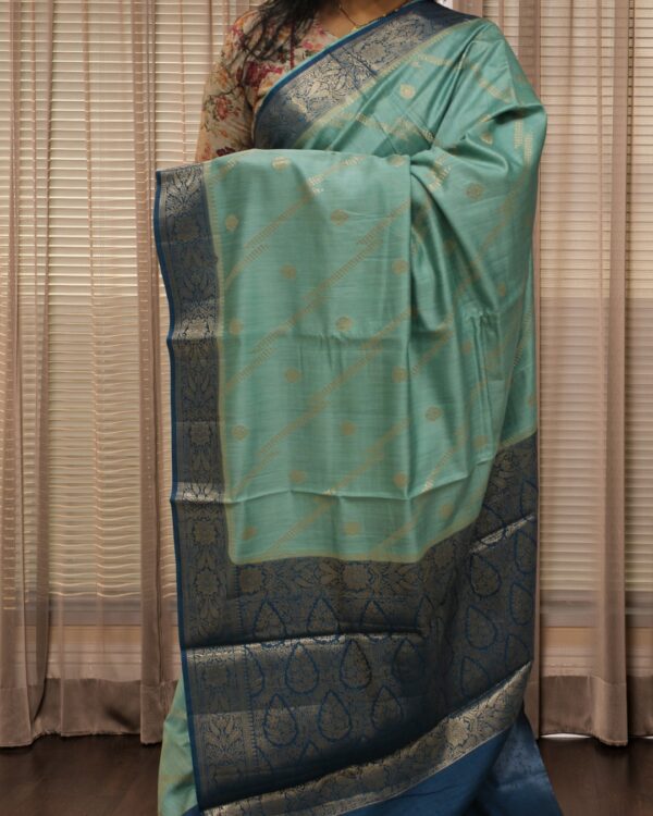 Pure Chiniya Silk Diagonal Zari Buttas Banaras Saree - Image 5
