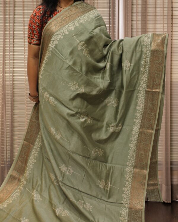 Green with White Batik Prints Pure Chanderi Silk Saree - Image 2