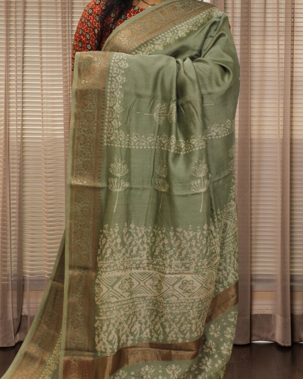 Green with White Batik Prints Pure Chanderi Silk Saree