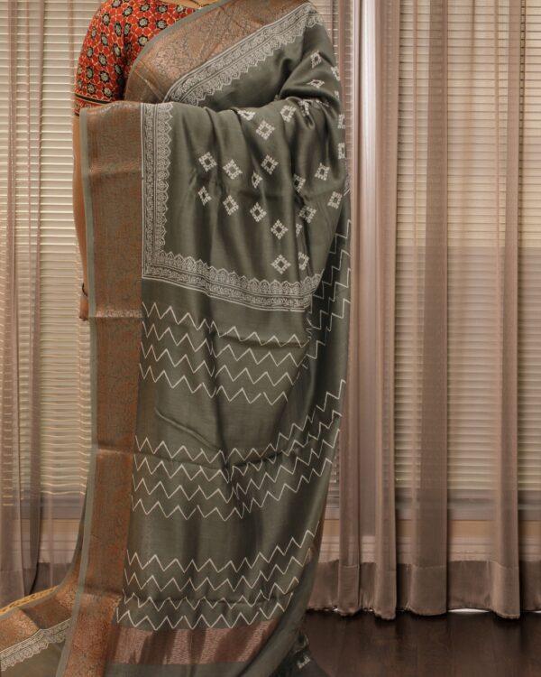 Grey with White Block Prints Pure Chanderi Silk Saree - Image 2