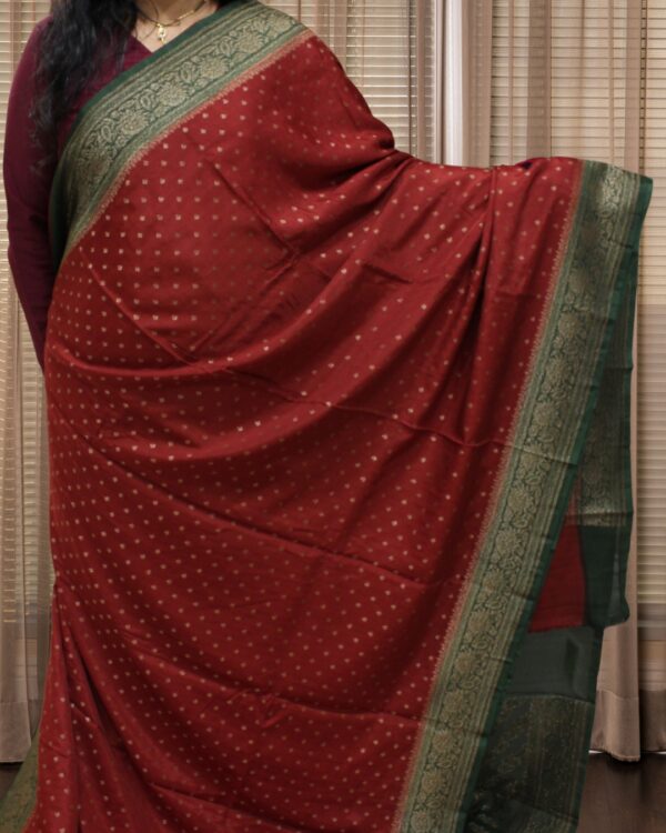 Small Floral Buttas 2D Pure Crepe Chiffon Banaras Saree - Image 4