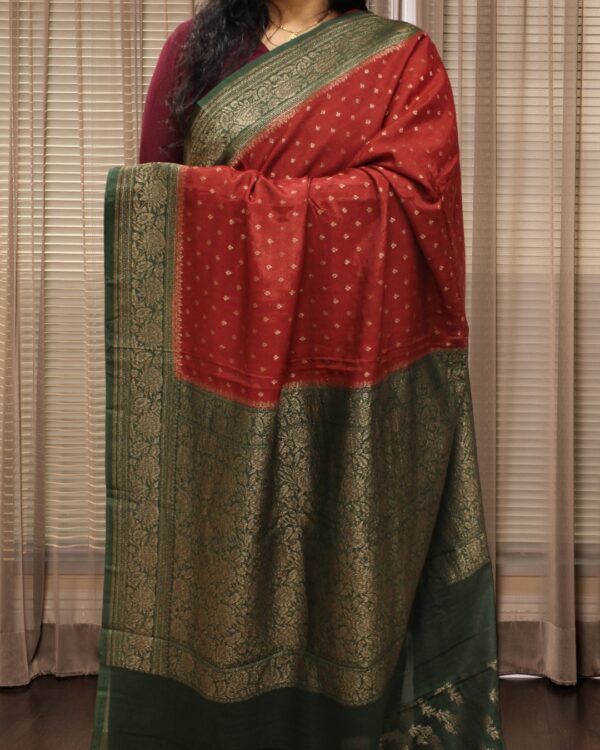Small Floral Buttas 2D Pure Crepe Chiffon Banaras Saree - Image 8