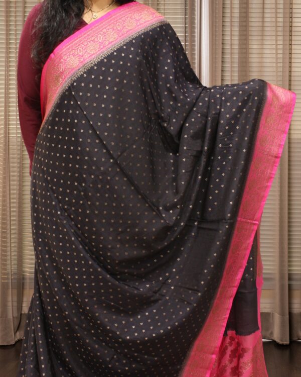 Small Floral Buttas 2D Pure Crepe Chiffon Banaras Saree - Image 9