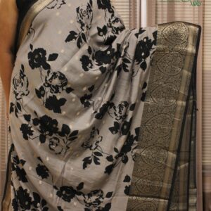 Alternative view of Floral Prints with Zari Woven Buttas Semi Chanderi Saree