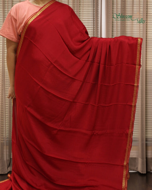 Zari Woven Leaf Border Crepe Saree