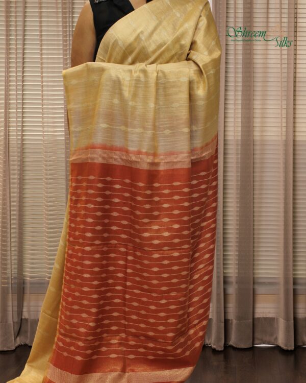 Thread Woven Vertical Lines Linen Tissue Saree