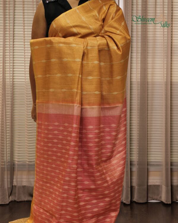 Thread Woven Vertical Lines Linen Tissue Saree - Image 2