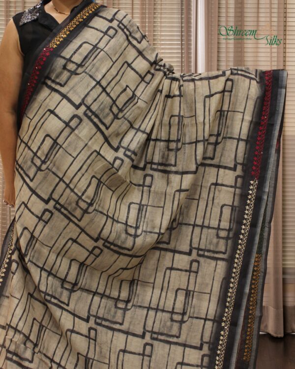 Abstract Prints with Katha work Chanderi Saree - Image 2