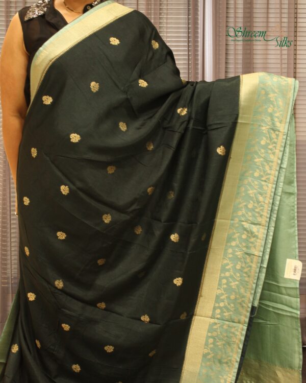 Bottle Green & Teal with Floral Motifs & Jaal Border Katan Saree - Image 2