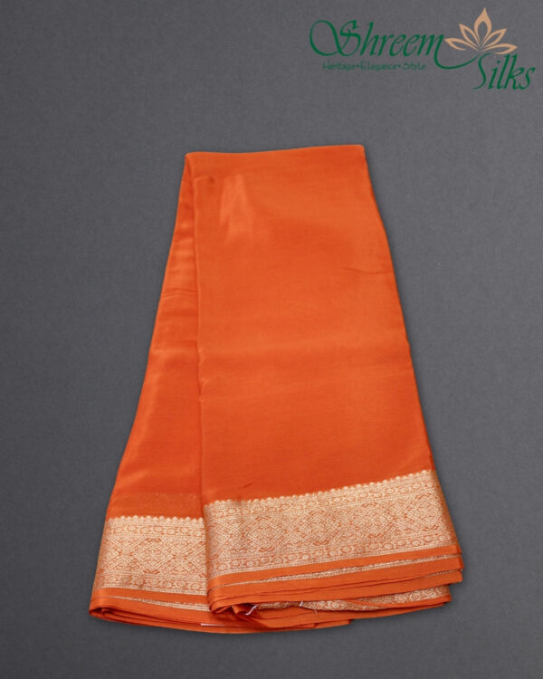 Plain with Rich Border Crepe Saree - Image 2