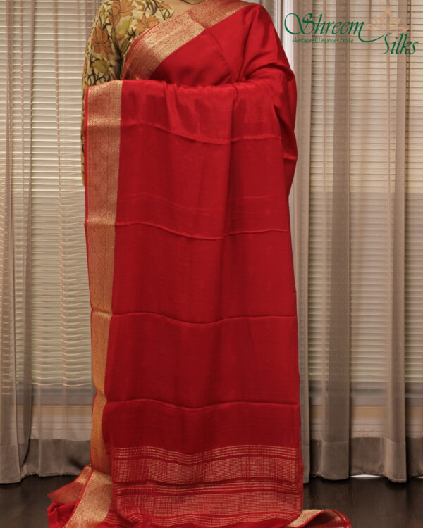 Plain with Rich Border Crepe Saree - Image 3