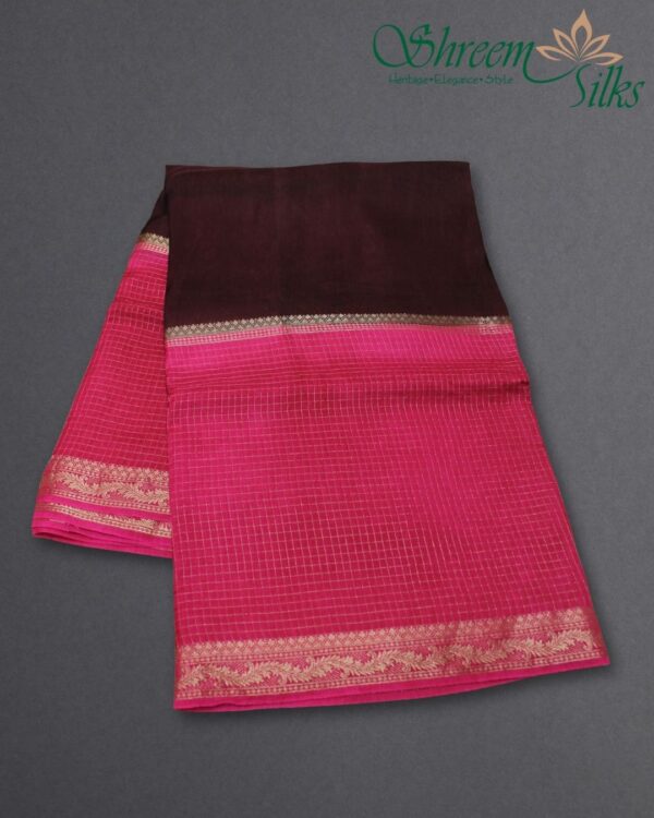 Zari Woven Small Checks 2D Dola Silk Saree - Image 4