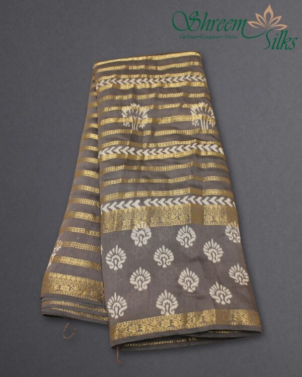 Zari Woven Horizontal Lines with Batik Prints Chanderi Saree - Image 3