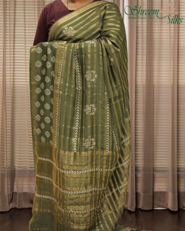 Zari Woven Horizontal Lines with Batik Prints Chanderi Saree - Image 5