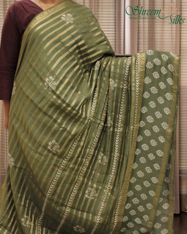 Zari Woven Horizontal Lines with Batik Prints Chanderi Saree