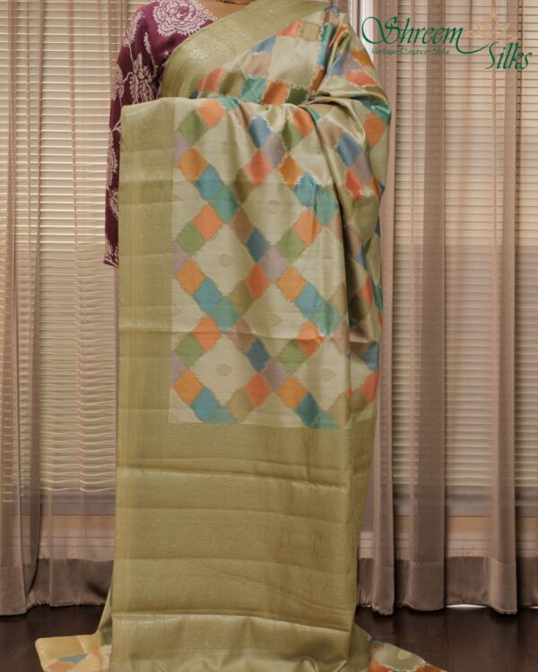 Zari Woven Motifs with Rangkat Pure Chiniya Silk Saree