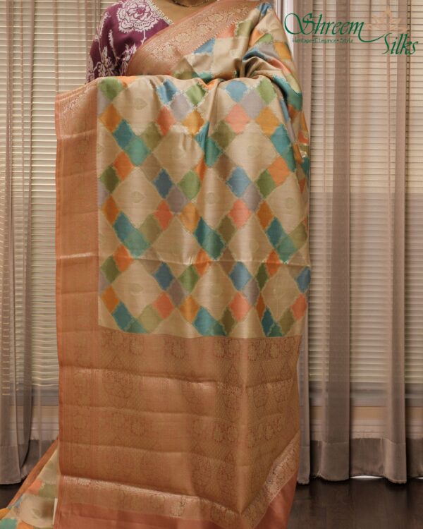 Zari Woven Motifs with Rangkat Pure Chiniya Silk Saree - Image 4