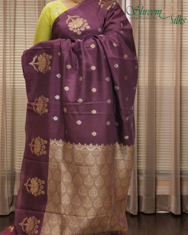 Silver & Zari Woven Floral Motifs Viscose Dola Silk Saree - Image 2
