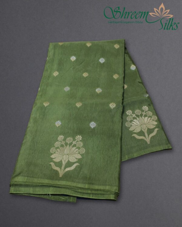 Silver & Zari Woven Floral Motifs Viscose Dola Silk Saree - Image 4