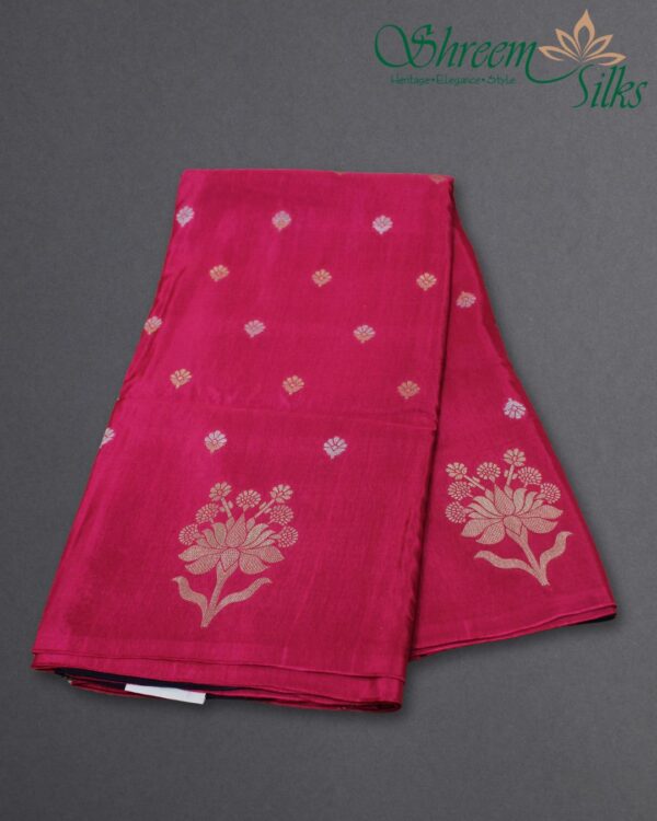 Silver & Zari Woven Floral Motifs Viscose Dola Silk Saree - Image 5