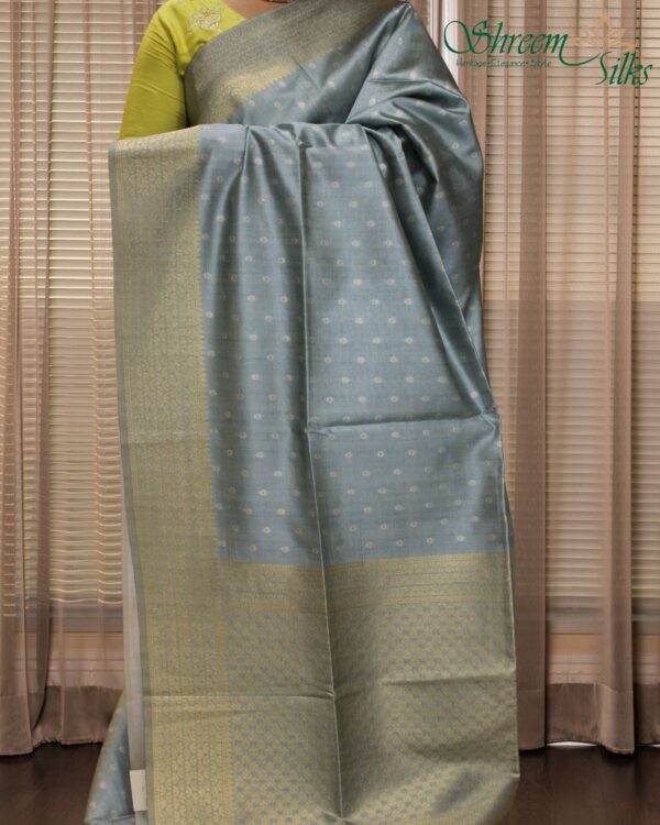 Zari Woven Small Buttas with Rich Pallu Raw Silk Saree - Image 3