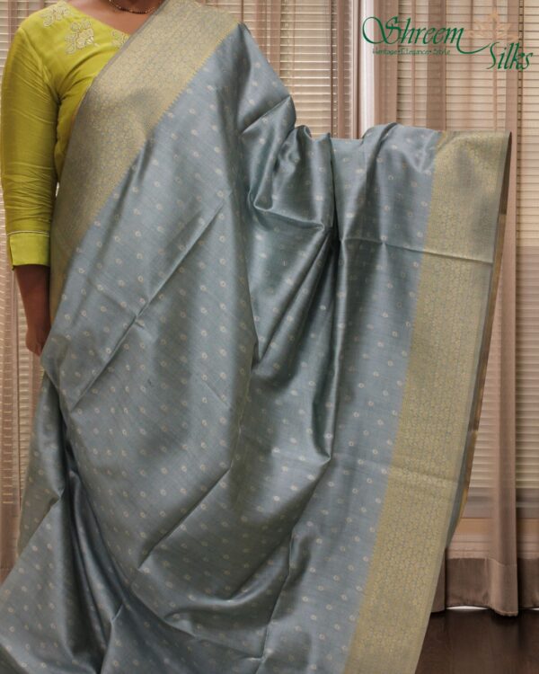 Zari Woven Small Buttas with Rich Pallu Raw Silk Saree