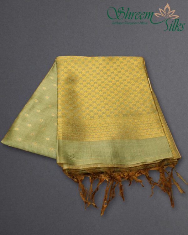 Zari Woven Small Buttas with Rich Pallu Raw Silk Saree - Image 4