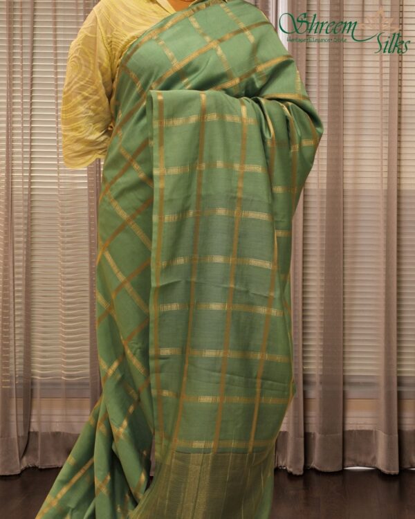 Zari Woven Big Checks with Contrast Blouse Viscose Assam Silk Saree