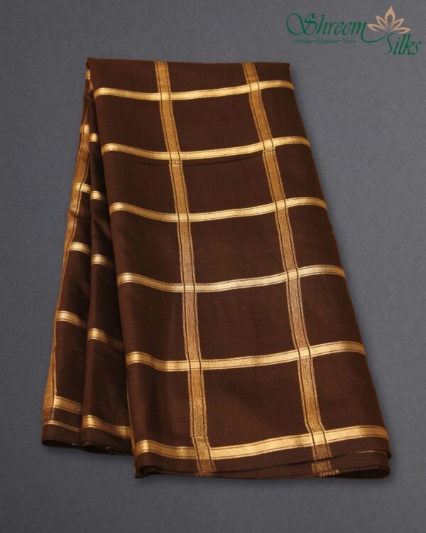 Zari Woven Big Checks with Contrast Blouse Viscose Assam Silk Saree - Image 4