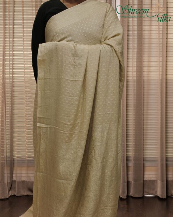 Water Zari Woven Small Floral Buttas with Rich Border & Pallu Pure Banaras Crepe Silk Saree - Image 2