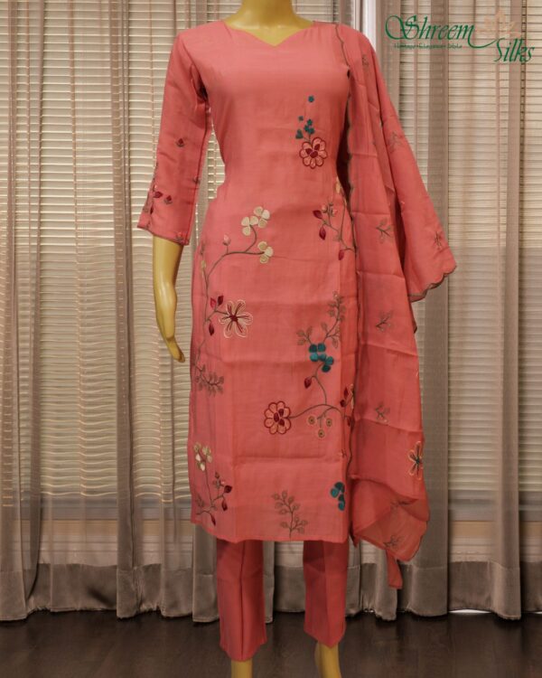 Floral Embroidered Mul Chanderi Kurta Set - Pink - Image 2